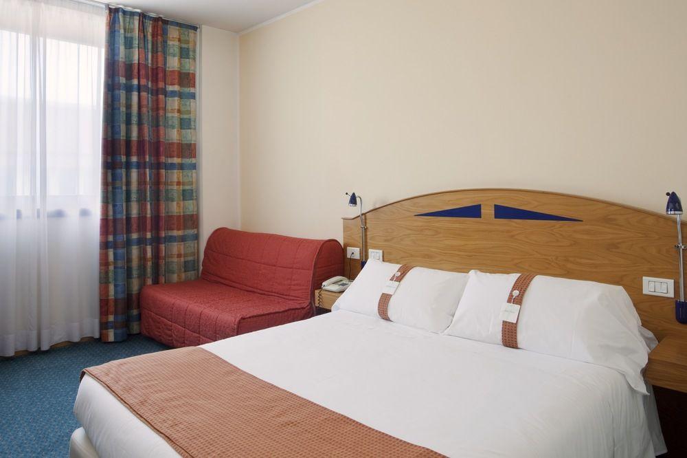 City Hotel & Suites Foligno Exterior photo
