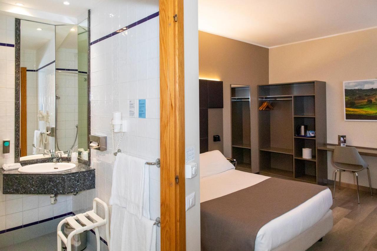 City Hotel & Suites Foligno Exterior photo